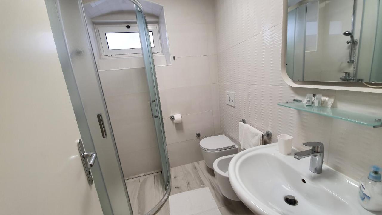 רוביני Apartments Villa Ernesta מראה חיצוני תמונה